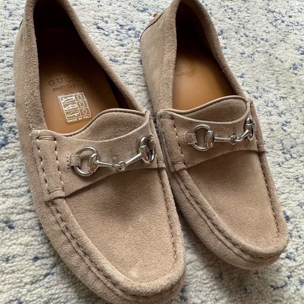 Gucci Unisex boys and girls Tan Suede Loafers. Worn once. Perfect condition.